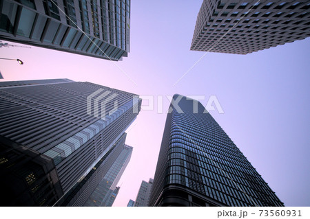 日本の東京都市景観　「呉服橋」交差点前に摩天楼・先陣を切って姿を現した超高層ビル 73560931