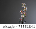 花瓶と桜 黒バック 花瓶と桜 黒バック 73561841