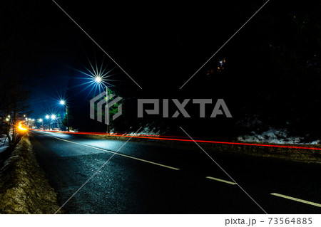 Magnificent shake the light of car lights in the evening on the highway with the stars of streetlights 73564885