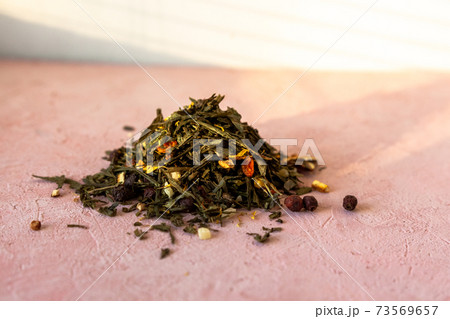 Pile of green leaves Sencha tea 73569657