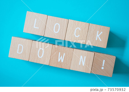 ロックダウン | 「LOCK DOWN!」と書かれた積み木ブロック ロックダウン | 「LOCK DOWN!」と書かれた積み木ブロック 73570932