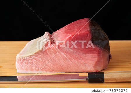 まな板の上の本鮪　ブロック 73572072