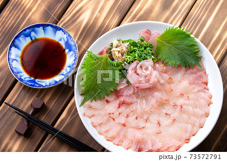 日本の刺し身 和風イメージ 和食イメージ 日本の刺し身 和風イメージ 和食イメージ 73572791