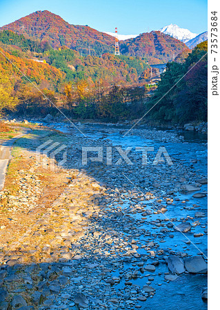 矢瀬橋より利根川上流 谷川岳方面 早朝の風景 秋の景色 矢瀬橋より利根川上流 谷川岳方面 早朝の風景 秋の景色 73573684