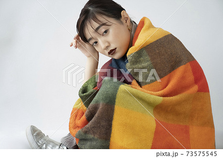 クールメイクの女性ポートレート クールメイクの女性ポートレート 73575545