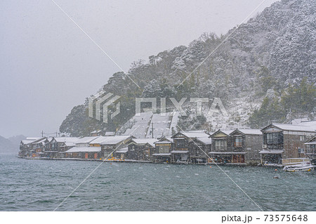京都　伊根の舟屋（冬）  73575648