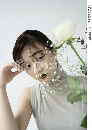 花と女性のポートレート 花と女性のポートレート 73575784