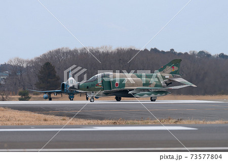 航空自衛隊RF-4EファントムⅡ滑走路進入 73577804