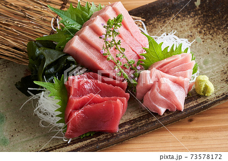 本鮪、中トロ 大トロ 赤身の三種盛り 本鮪、中トロ 大トロ 赤身の三種盛り 73578172