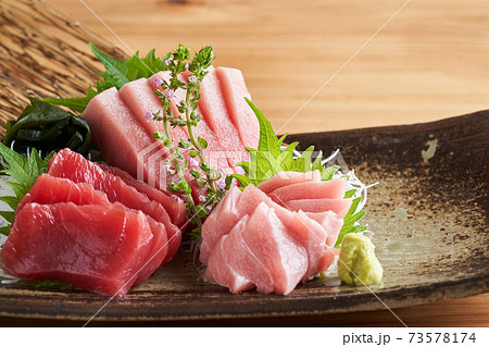 本鮪、中トロ　大トロ　赤身の三種盛り 73578174