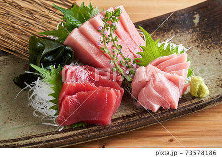 本鮪、中トロ　大トロ　赤身の三種盛り 73578186