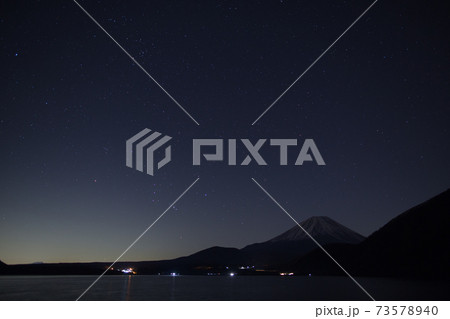 富士山と星空を本栖湖から 富士山と星空を本栖湖から 73578940