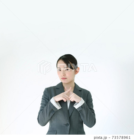 拒否するビジネスウーマンのイメージ 73578961