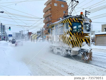 札幌の冬の風物詩・ササラ電車 札幌の冬の風物詩・ササラ電車 73579051