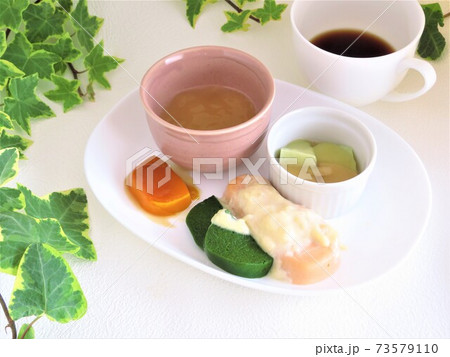 おいしそうで食べやすいムースの介護食 おいしそうで食べやすいムースの介護食 73579110