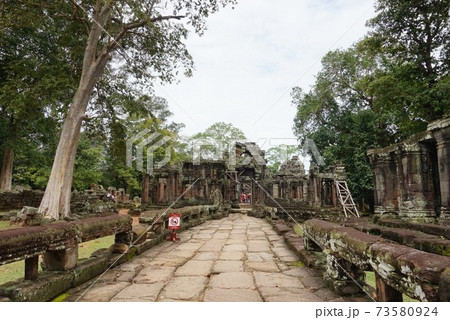 カンボジアの観光中に見つけた遺跡 73580924