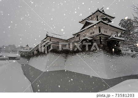 雪景色の金沢城 雪景色の金沢城 73581203