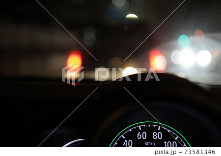 渋滞に巻き込まれた夜のドライブ 渋滞に巻き込まれた夜のドライブ 73581346