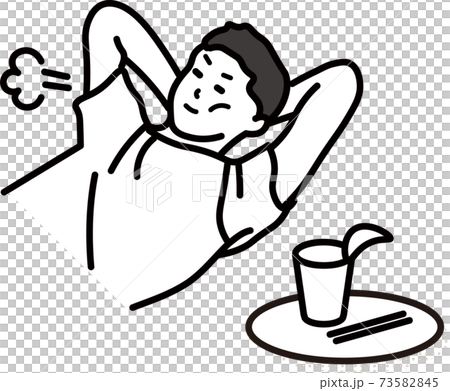 カップラーメンを食べる男性 73582845