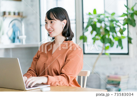 ダイニングで在宅勤務 ダイニングで在宅勤務 73583034