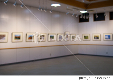 写真展示会会場のぼかしイメージ 73591577
