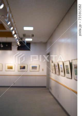 写真展示会会場のぼかしイメージ 73591582