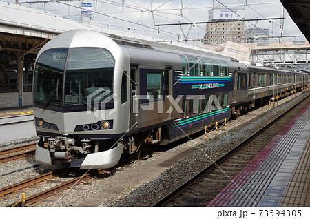 岡山駅を発車する快速マリンライナーの写真素材 [73594305] - PIXTA