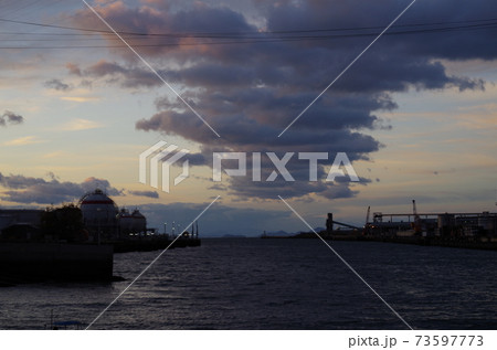 巨大なマッチョ雲。 73597773