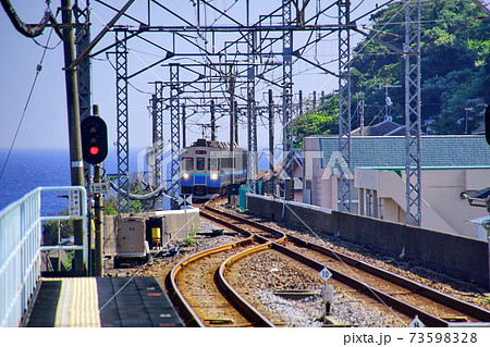 片瀬白田 駅　伊豆急行 8000系 普通列車 （ 静岡県 東伊豆 ） 73598328