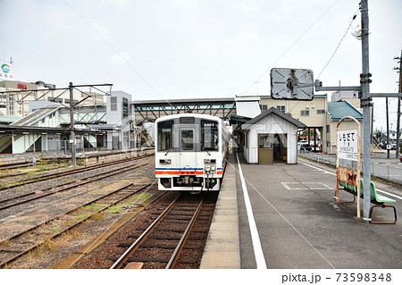 関東鉄道・常総線 下館駅　普通列車 キハ2400形 （ 茨城県 筑西市 ） 73598348