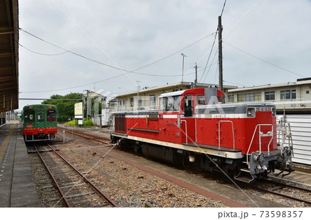 真岡鐵道 下館駅 DE10形ディーゼル機関車 & 普通列車 モオカ14形 ( 茨城県 筑西市 ) 真岡鐵道 下館駅 DE10形ディーゼル機関車 & 普通列車 モオカ14形 ( 茨城県 筑西市 ) 73598357