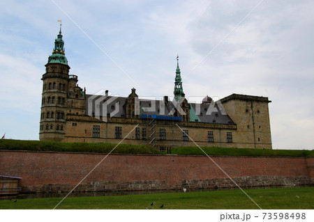 クロンボー城　デンマーク　コペンハーゲン郊外に建つ　世界文化遺産の名城　風格のあるたたずまい 73598498