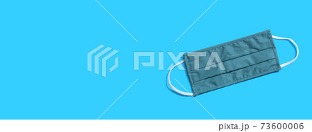 Cloth face mask overhead view 73600006