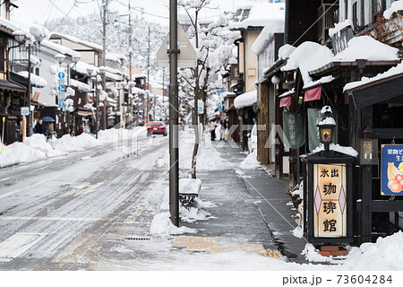 飛騨高山 冬の街並み 広小路通りの写真素材