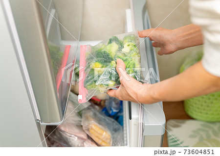 冷凍保存しているブロッコリー 73604851