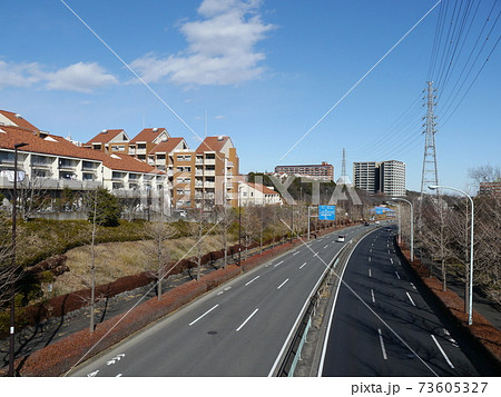 南大沢の風景（見晴歩道橋、多摩ニュータウン通り） 73605327