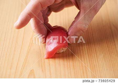 握り鮨　鮪赤身 73605429