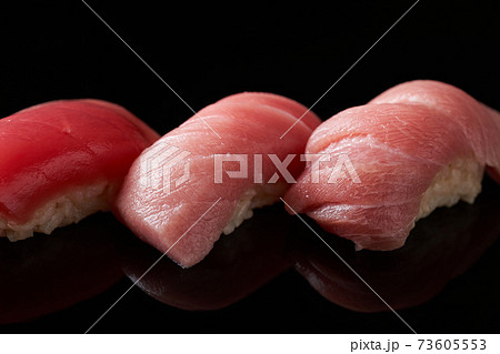 本鮪　赤身、中トロ、大トロの握り 73605553