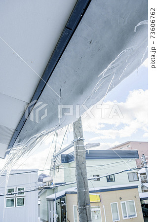 屋根の雪庇 73606762