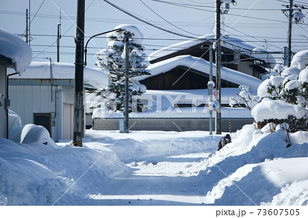 富山の大雪後 73607505