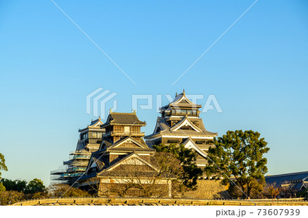 熊本城 美しい晴天空 天高く 夕焼けの輝き風景 2020年 熊本城 美しい晴天空 天高く 夕焼けの輝き風景 2020年 73607939