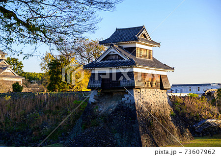 熊本城 美しい晴天空 天高く 夕焼けの輝き風景 2020年 熊本城 美しい晴天空 天高く 夕焼けの輝き風景 2020年 73607962