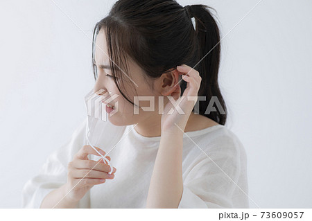 マスクで耳が痛い 73609057