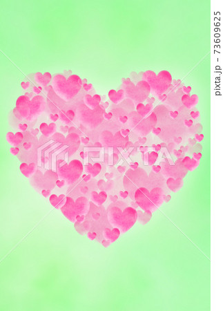 ハートイメージ素材 大中小の赤い水彩ハートで形作られたハート 縦 背景は緑 他色有り 73609625