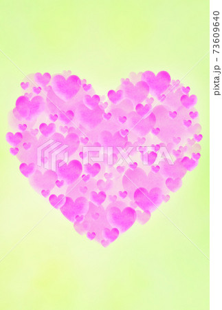 ハートイメージ素材 大中小の桃色水彩ハートで形作られたハート 縦 背景は黄緑 他色有り 73609640