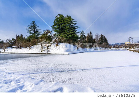 冬の米沢城跡 上杉神社 のお濠 堀 山形県米沢市の写真素材