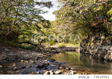 神戸市道場にある鎌倉峡の初秋風景 73610561