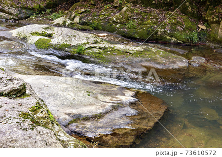 神戸市道場にある鎌倉峡の初秋風景 73610572
