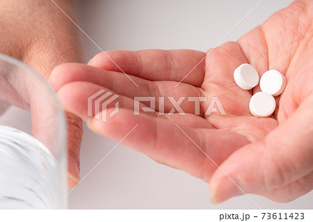 薬　水　OTC,OTC類似薬,オーバードーズ 73611423