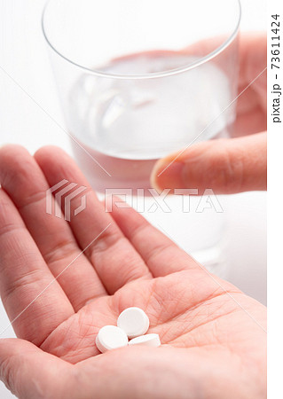 薬　水　OTC,OTC類似薬,オーバードーズ 73611424